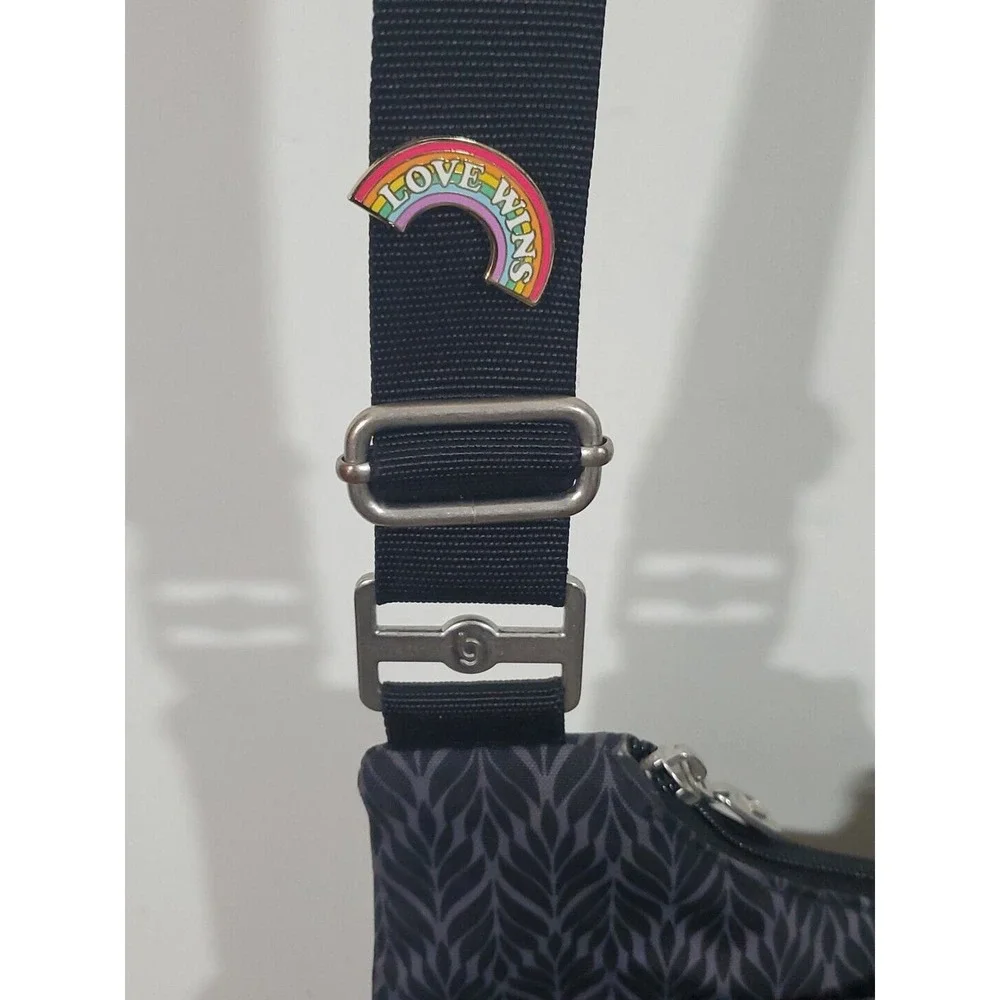 Baggallini this crossbody